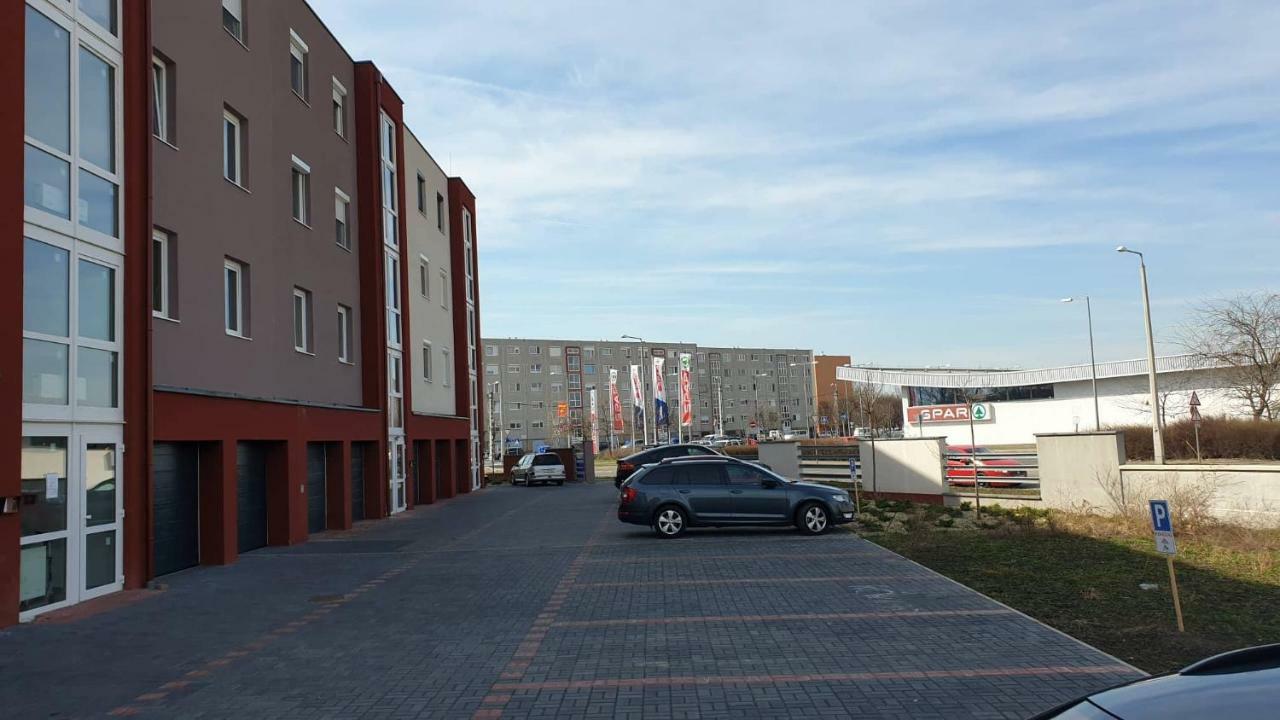 Aqua Apartman Тисауйварош Екстер'єр фото