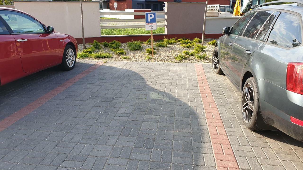 Aqua Apartman Тисауйварош Екстер'єр фото